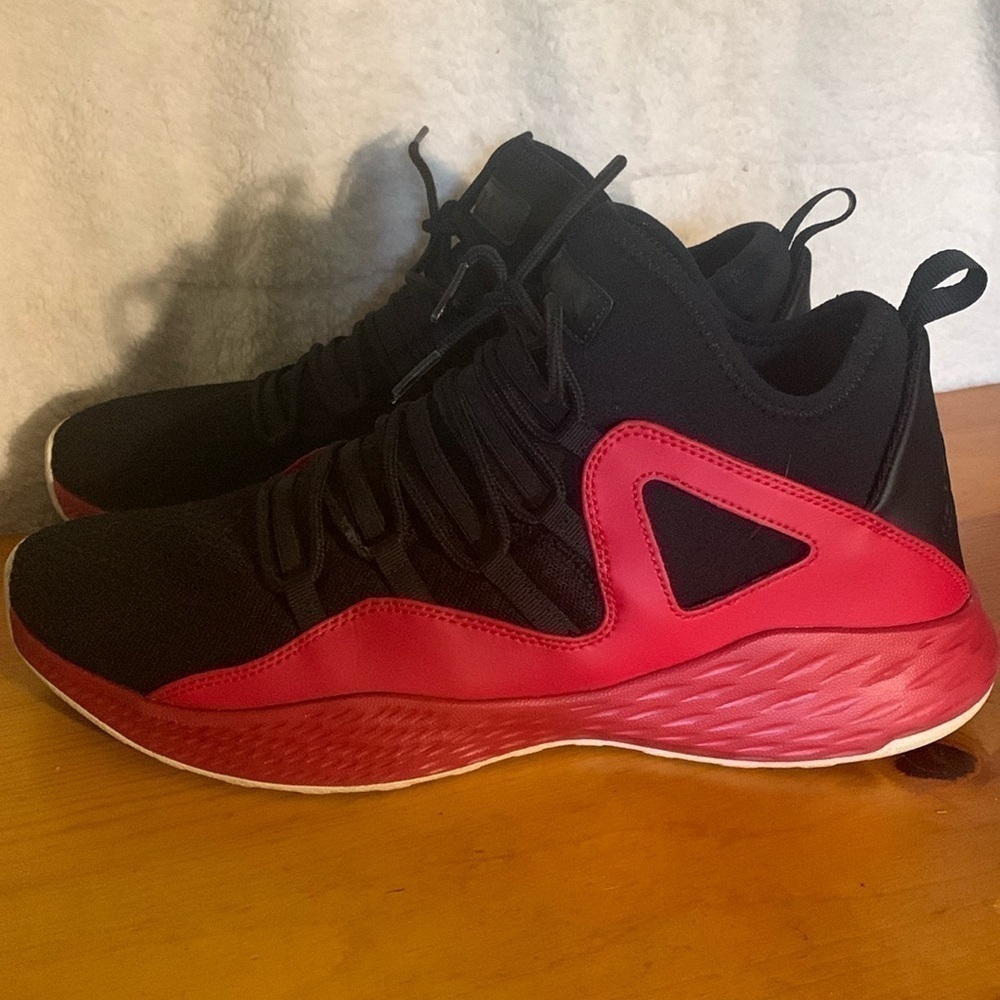 Nike Jordan Formula 23 black/red Men’s size 12 Like New Jordan’s